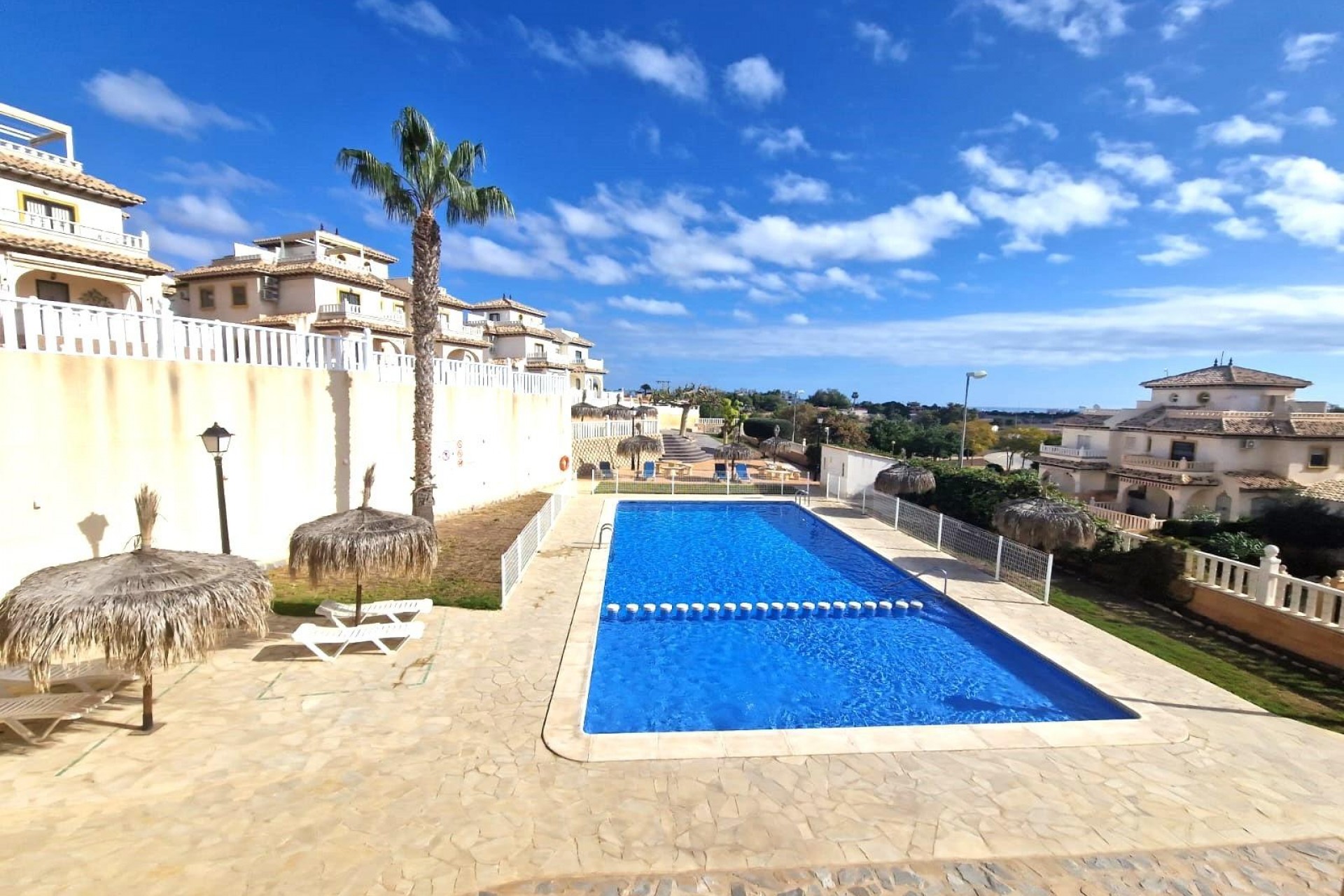 Återförsäljning - Duplex -
Orihuela Costa - Montezenia