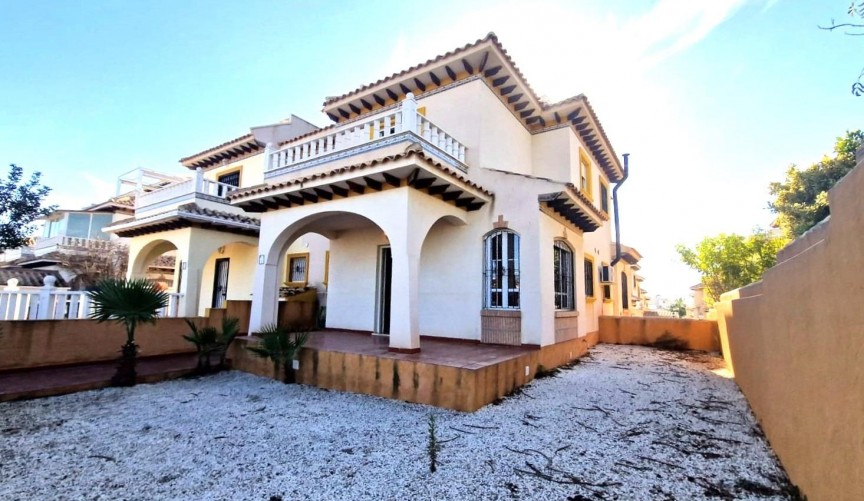 Återförsäljning - Duplex -
Orihuela Costa - Montezenia