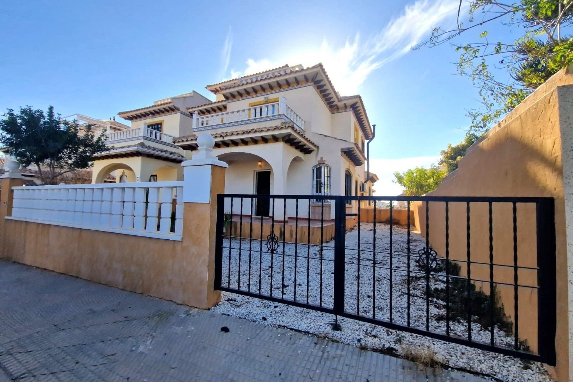 Återförsäljning - Duplex -
Orihuela Costa - Montezenia