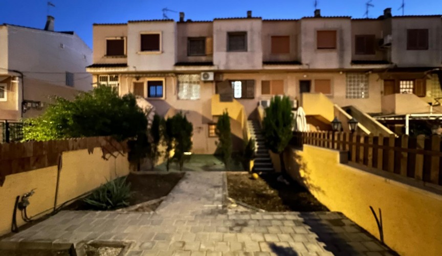 Återförsäljning - Duplex -
Orihuela - Los Huertos