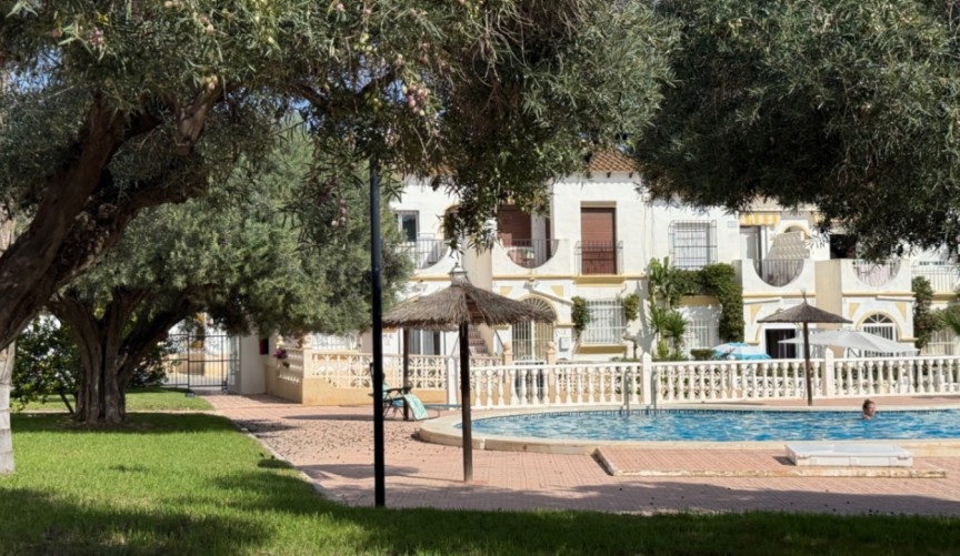 Återförsäljning - Duplex -
San Miguel de Salinas - Inland