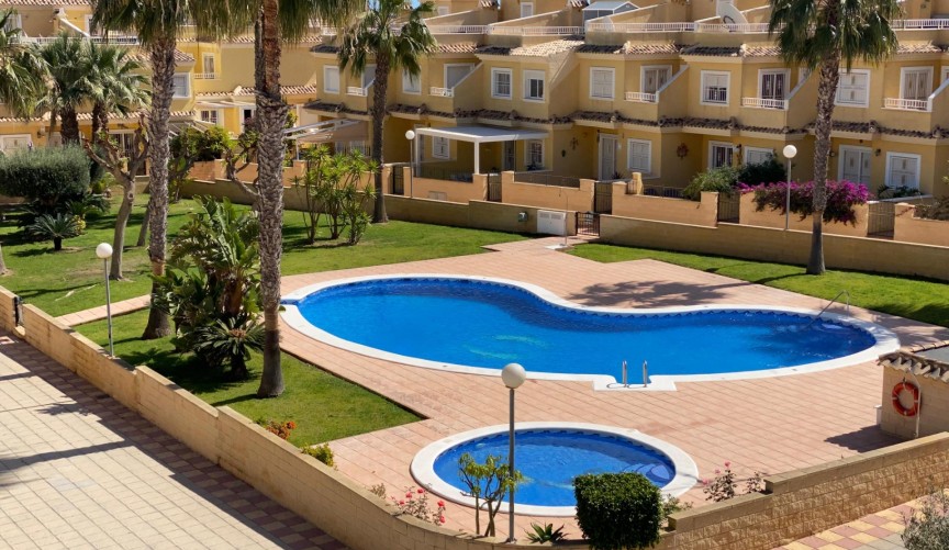 Återförsäljning - Duplex -
Torrevieja - Los Altos