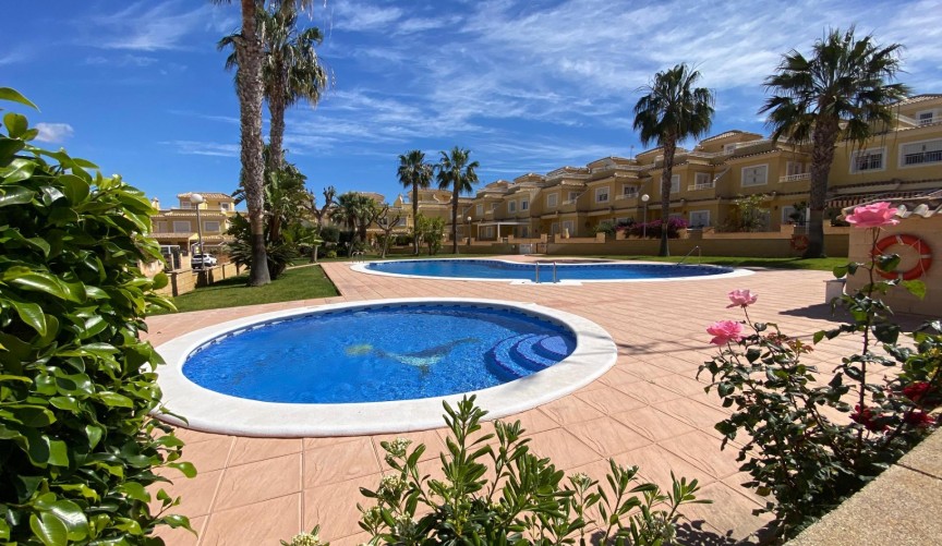 Återförsäljning - Duplex -
Torrevieja - Los Altos