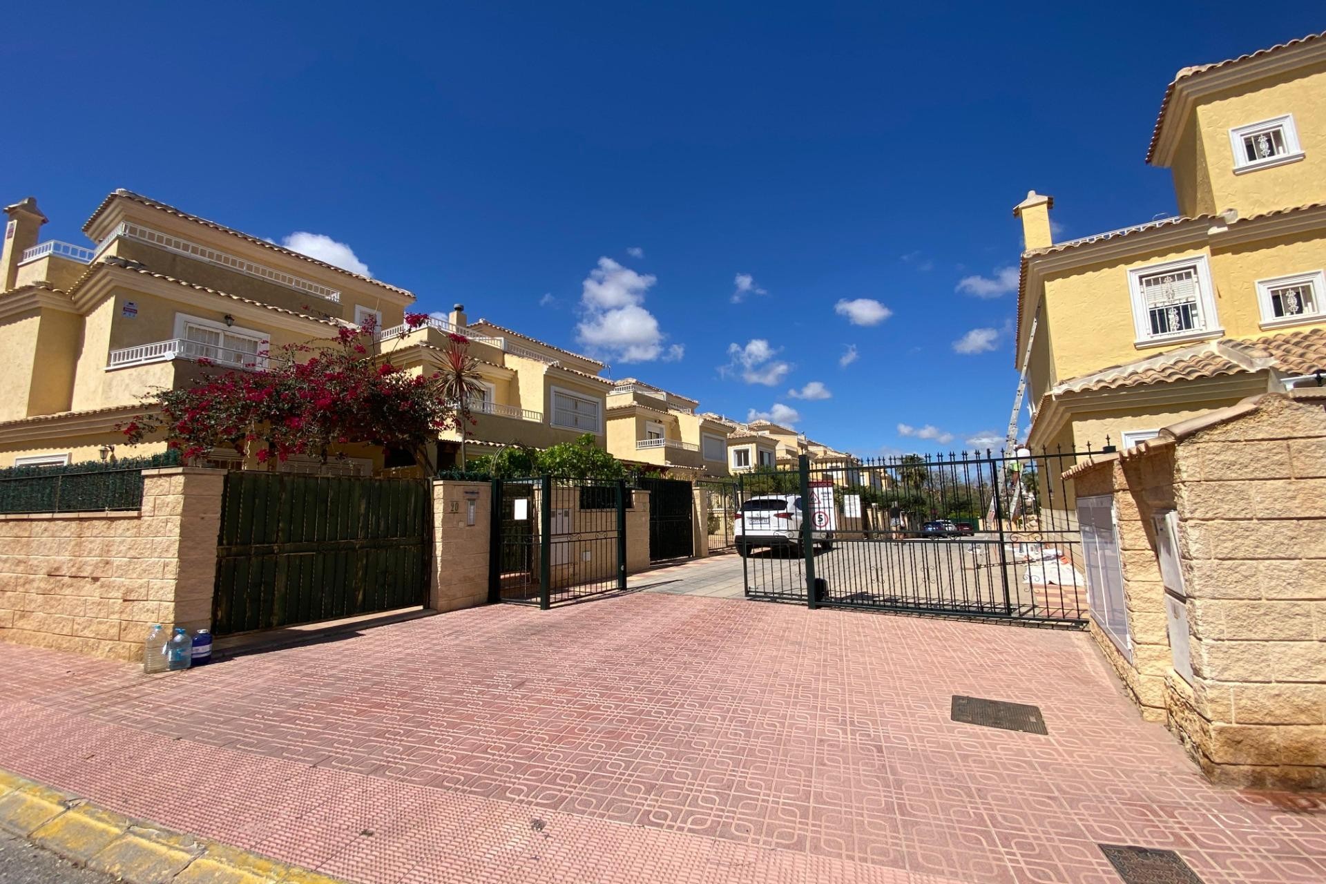 Återförsäljning - Duplex -
Torrevieja - Los Altos