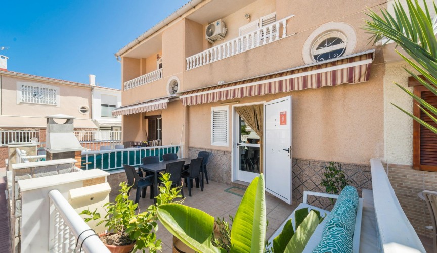 Återförsäljning - Duplex -
Torrevieja - Playa De Los Naufragos