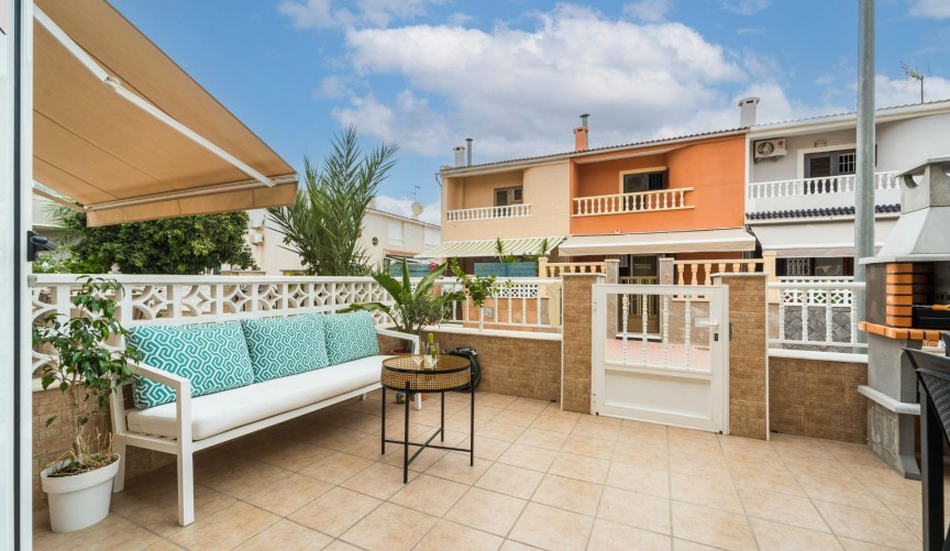 Återförsäljning - Duplex -
Torrevieja - Playa De Los Naufragos