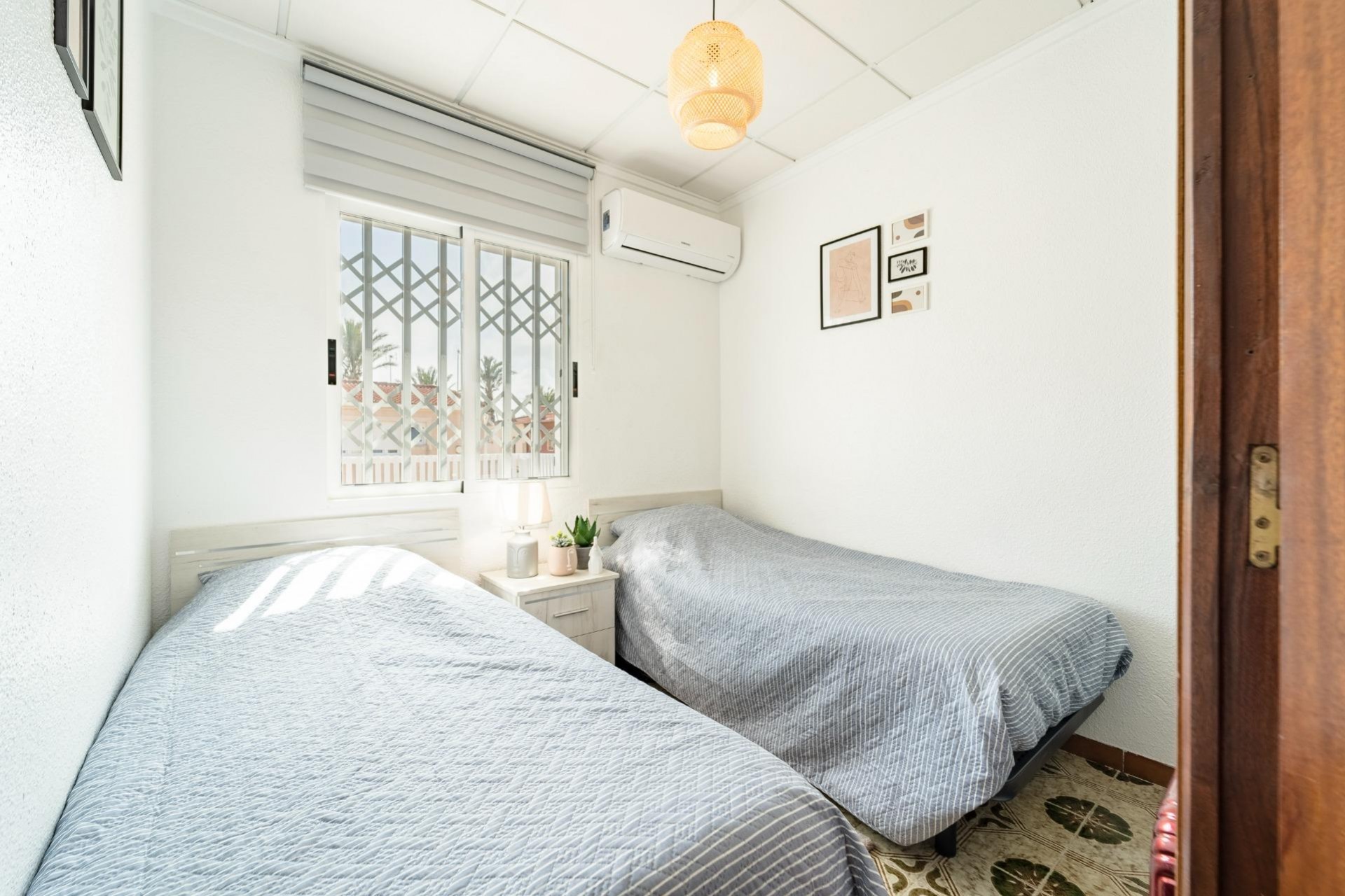 Återförsäljning - Duplex -
Torrevieja - Playa De Los Naufragos