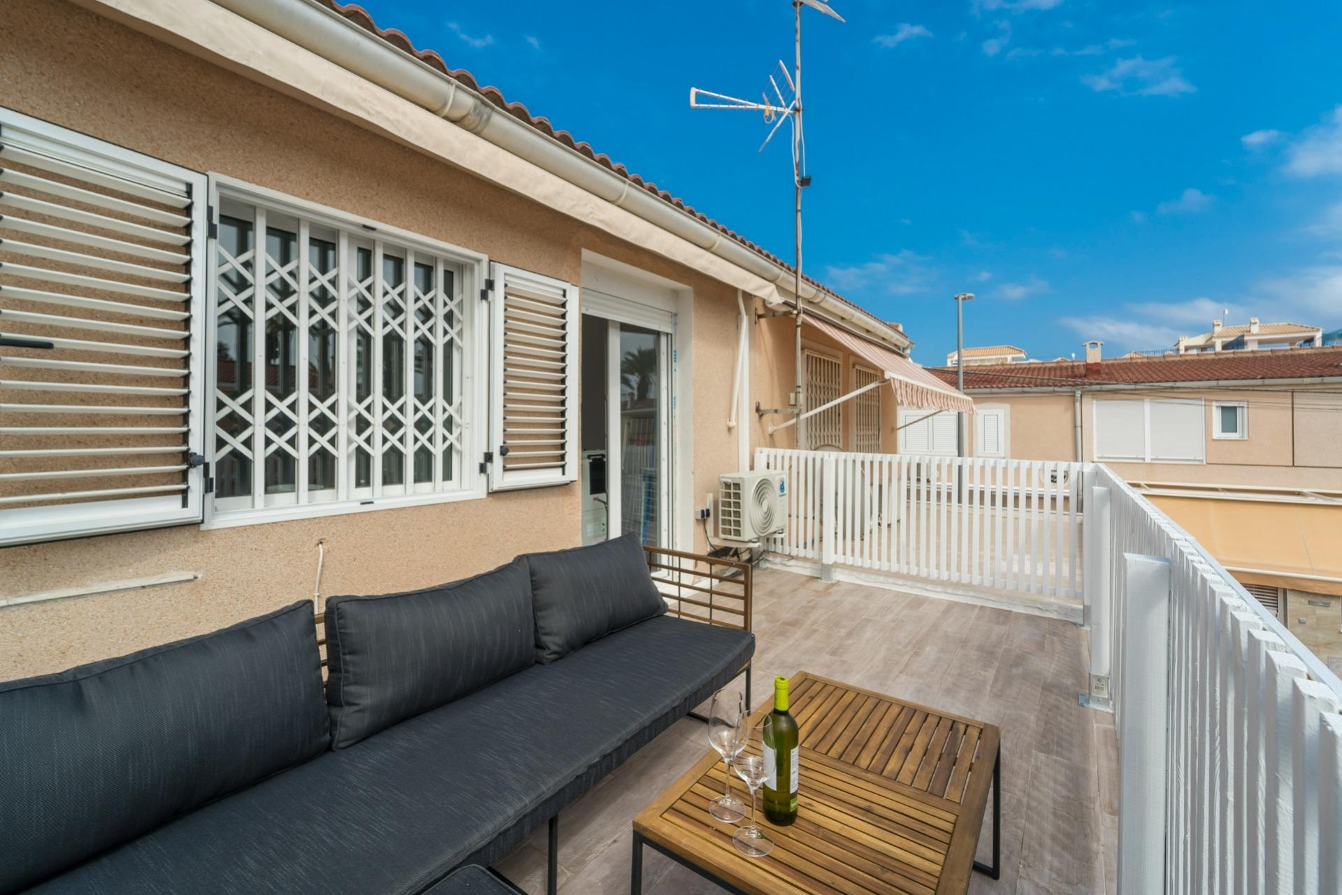 Återförsäljning - Duplex -
Torrevieja - Playa De Los Naufragos