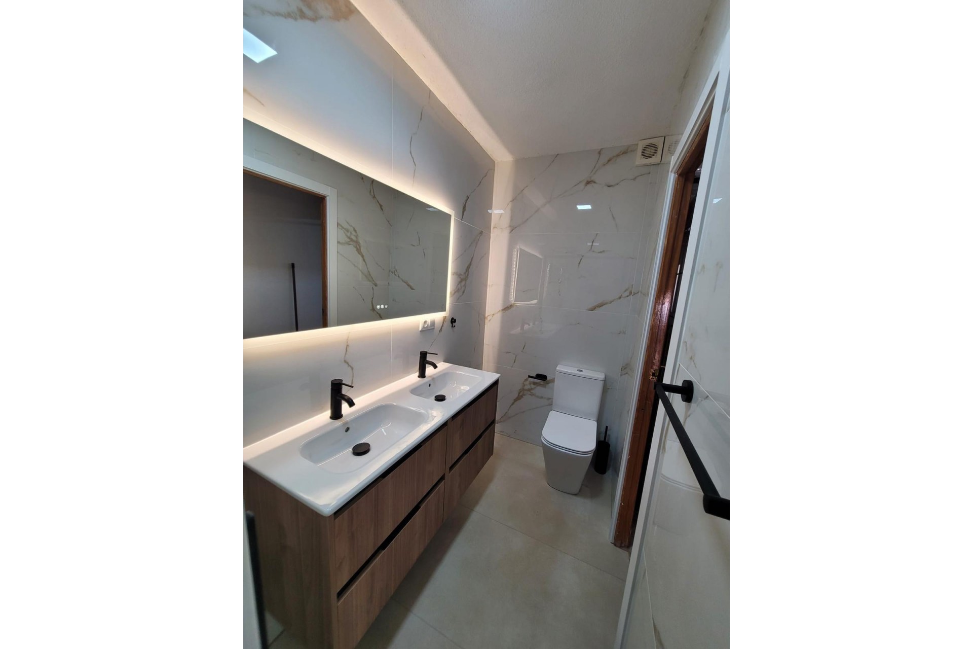 Återförsäljning - Duplex -
Torrevieja - Playa De Los Naufragos