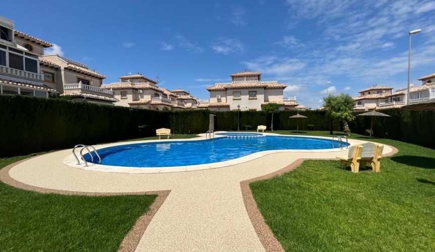 Återförsäljning - Quad House -
Orihuela Costa - Montezenia