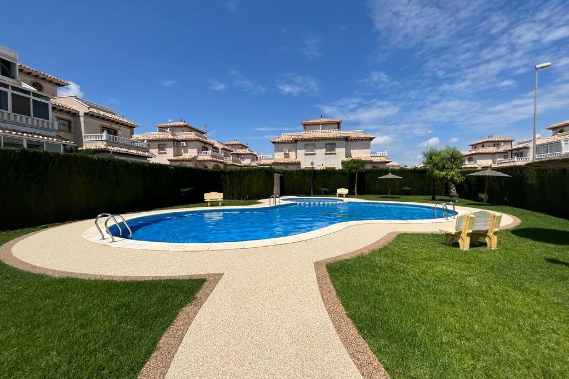 Återförsäljning - Quad House -
Orihuela Costa - Montezenia