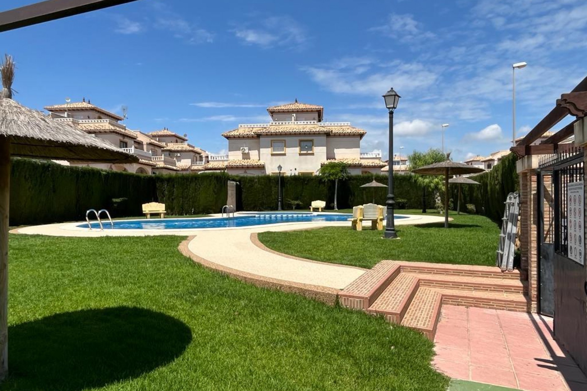 Återförsäljning - Quad House -
Orihuela Costa - Montezenia