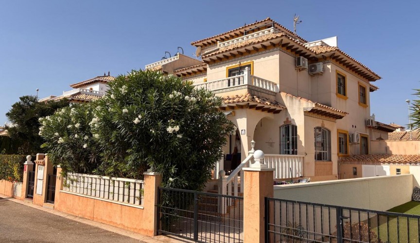 Återförsäljning - Quad Villa -
Lomas de Caboroig - Costa Blanca