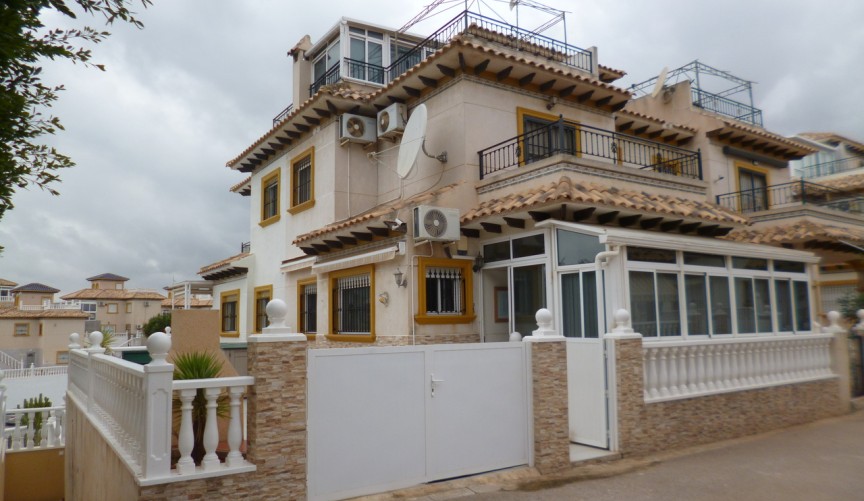 Återförsäljning - Quad Villa -
Playa Flamenca - Costa Blanca