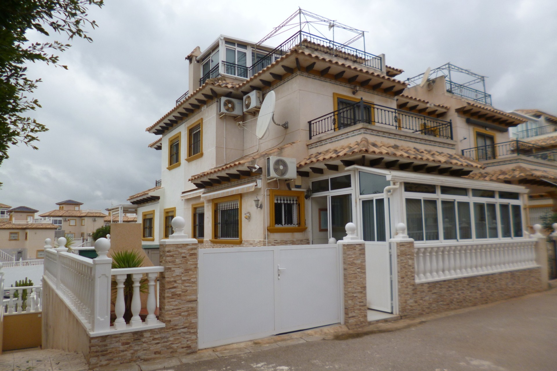 Återförsäljning - Quad Villa -
Playa Flamenca - Costa Blanca