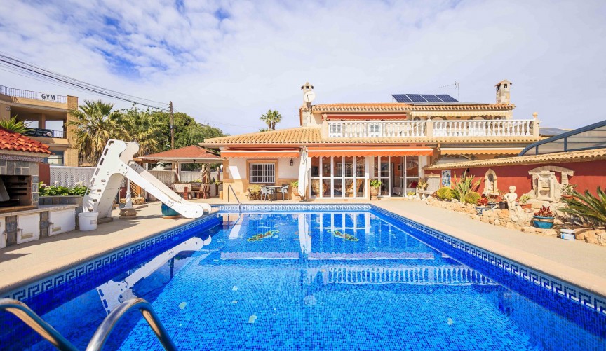 Återförsäljning - Semi Detached -
Orihuela Costa - Costa Blanca