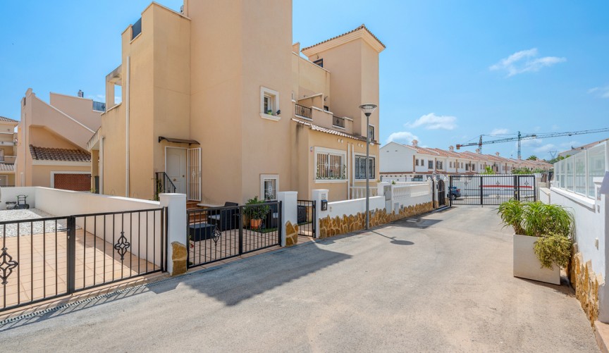 Återförsäljning - Semi Detached -
San Miguel de Salinas - Costa Blanca
