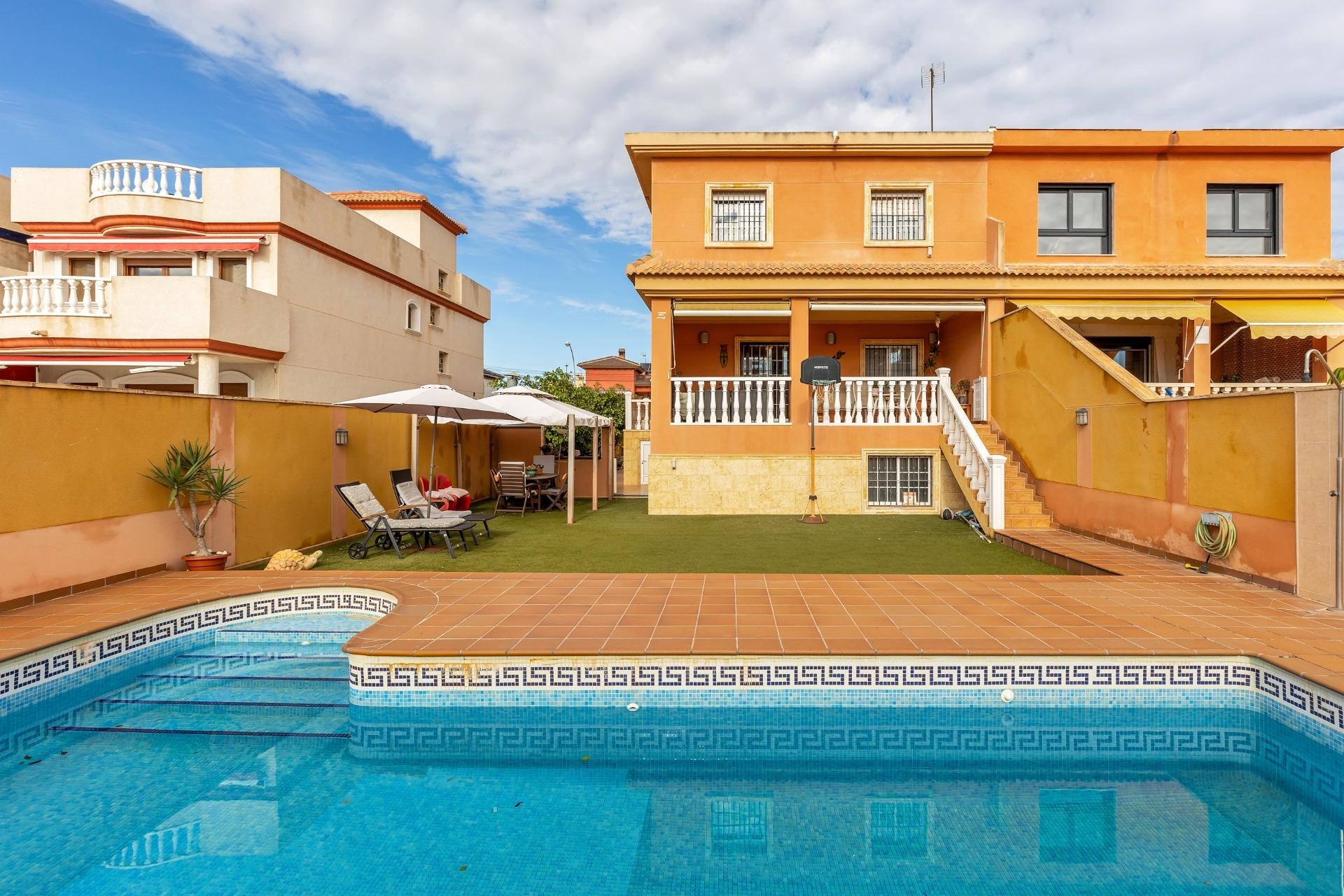 Återförsäljning - Semi Detached -
Torrevieja - aguas nuevas