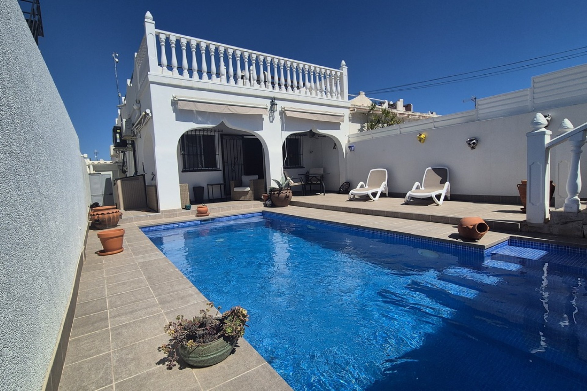 Återförsäljning - Semi Detached -
Villamartin - Costa Blanca