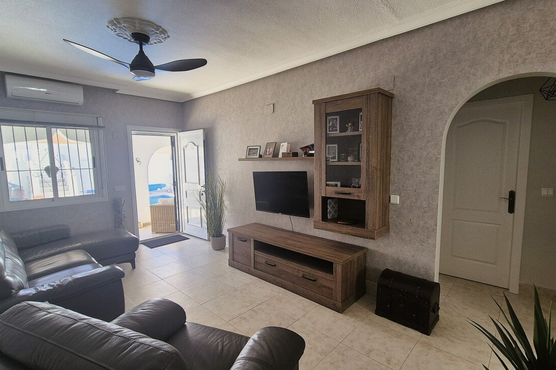 Återförsäljning - Semi Detached -
Villamartin - Costa Blanca