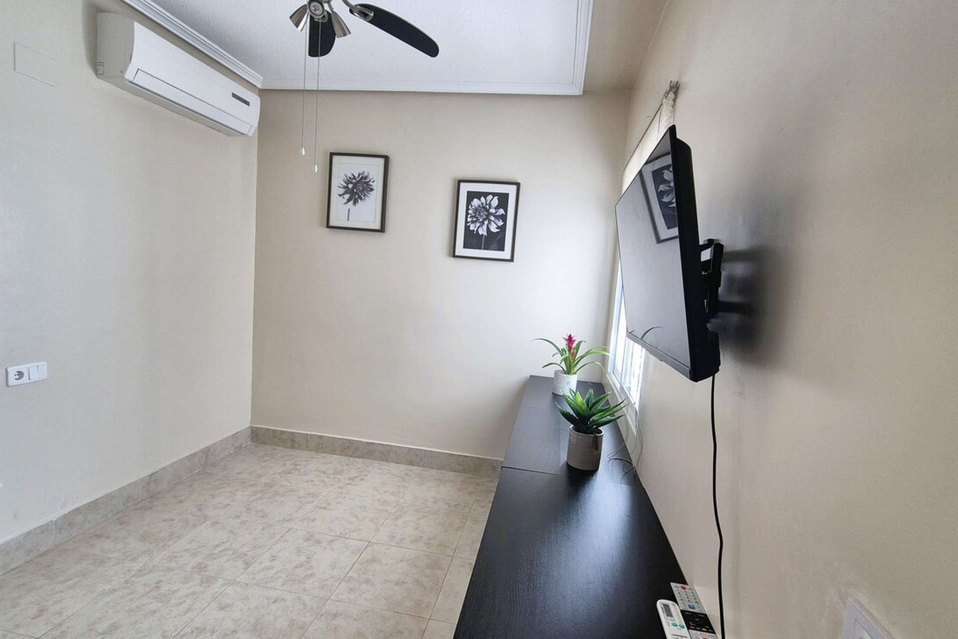 Återförsäljning - Semi Detached -
Villamartin - Costa Blanca