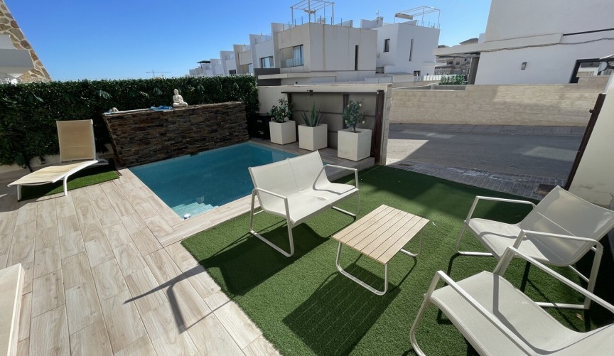 Återförsäljning - Semi Detached -
Villamartin