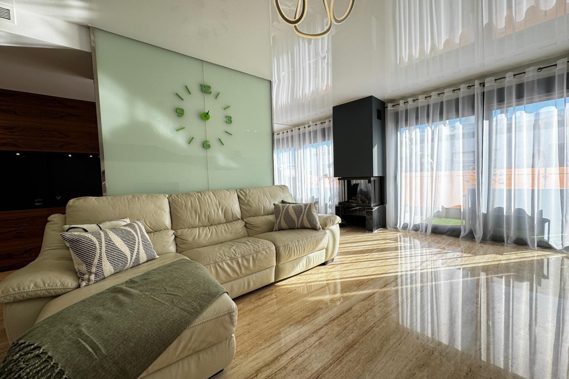 Återförsäljning - Takvåning -
Torrevieja - Estacion De Autobuses