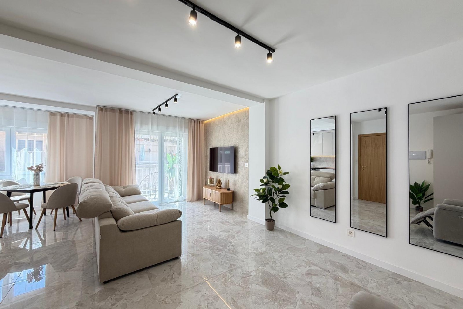 Återförsäljning - Takvåning -
Torrevieja - Estacion De Autobuses