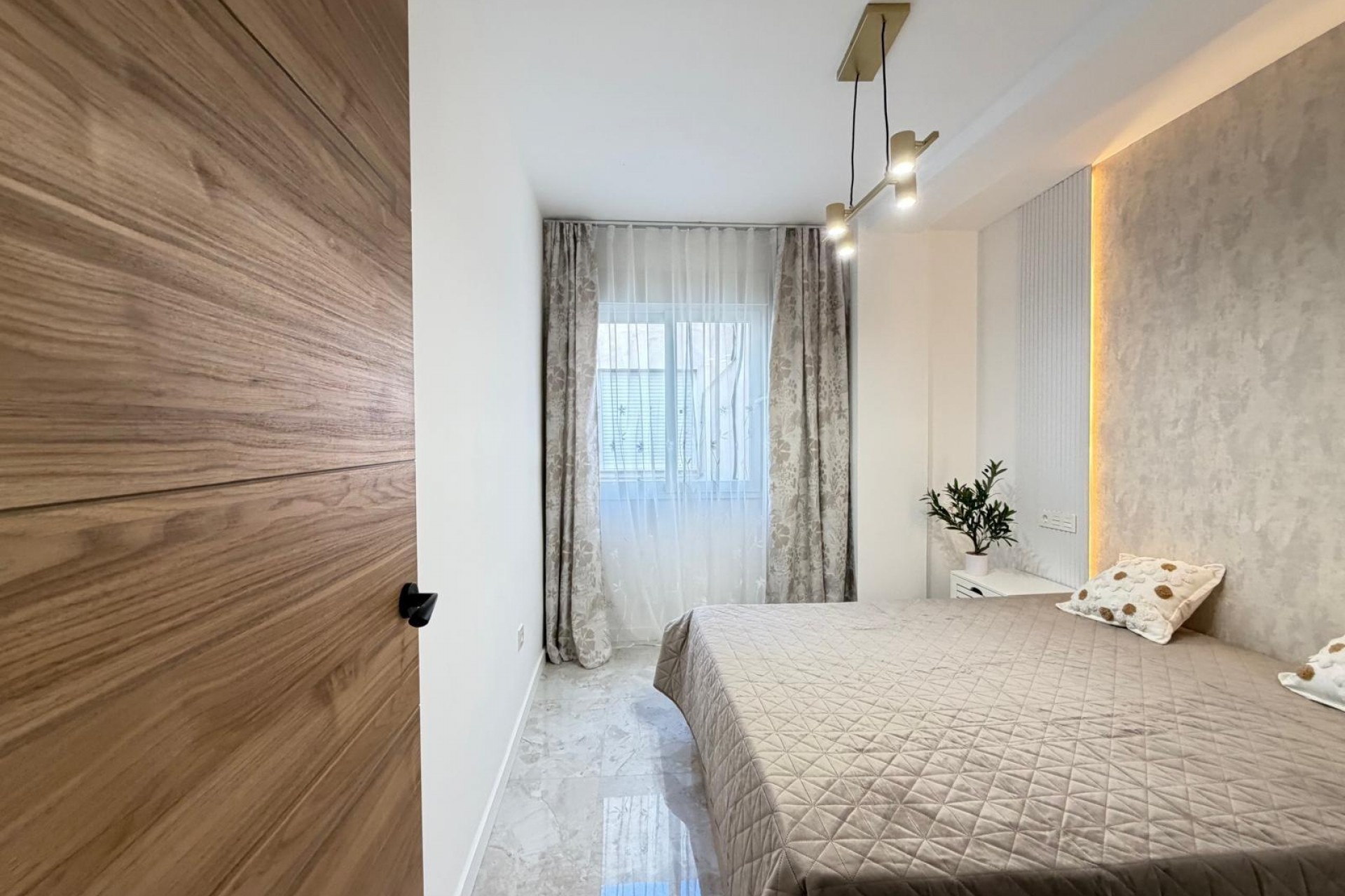 Återförsäljning - Takvåning -
Torrevieja - Estacion De Autobuses