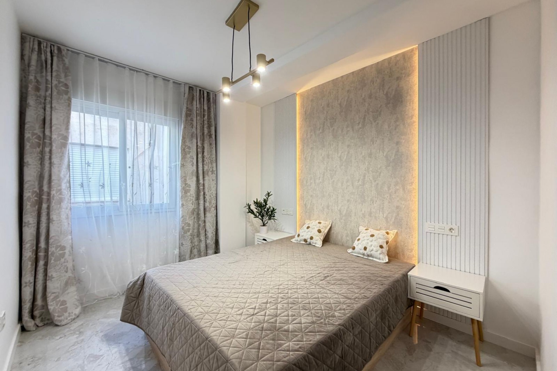 Återförsäljning - Takvåning -
Torrevieja - Estacion De Autobuses