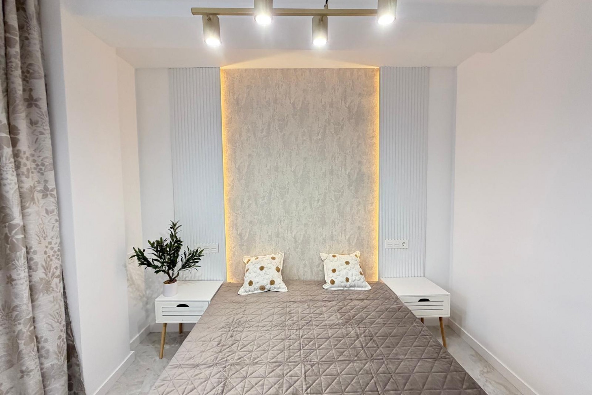 Återförsäljning - Takvåning -
Torrevieja - Estacion De Autobuses