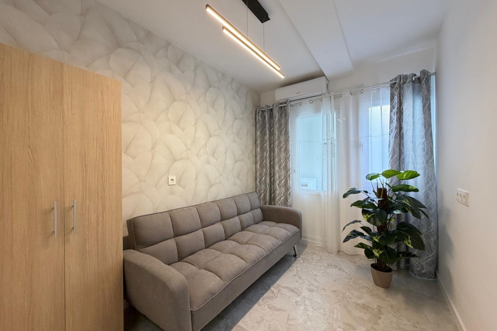 Återförsäljning - Takvåning -
Torrevieja - Estacion De Autobuses