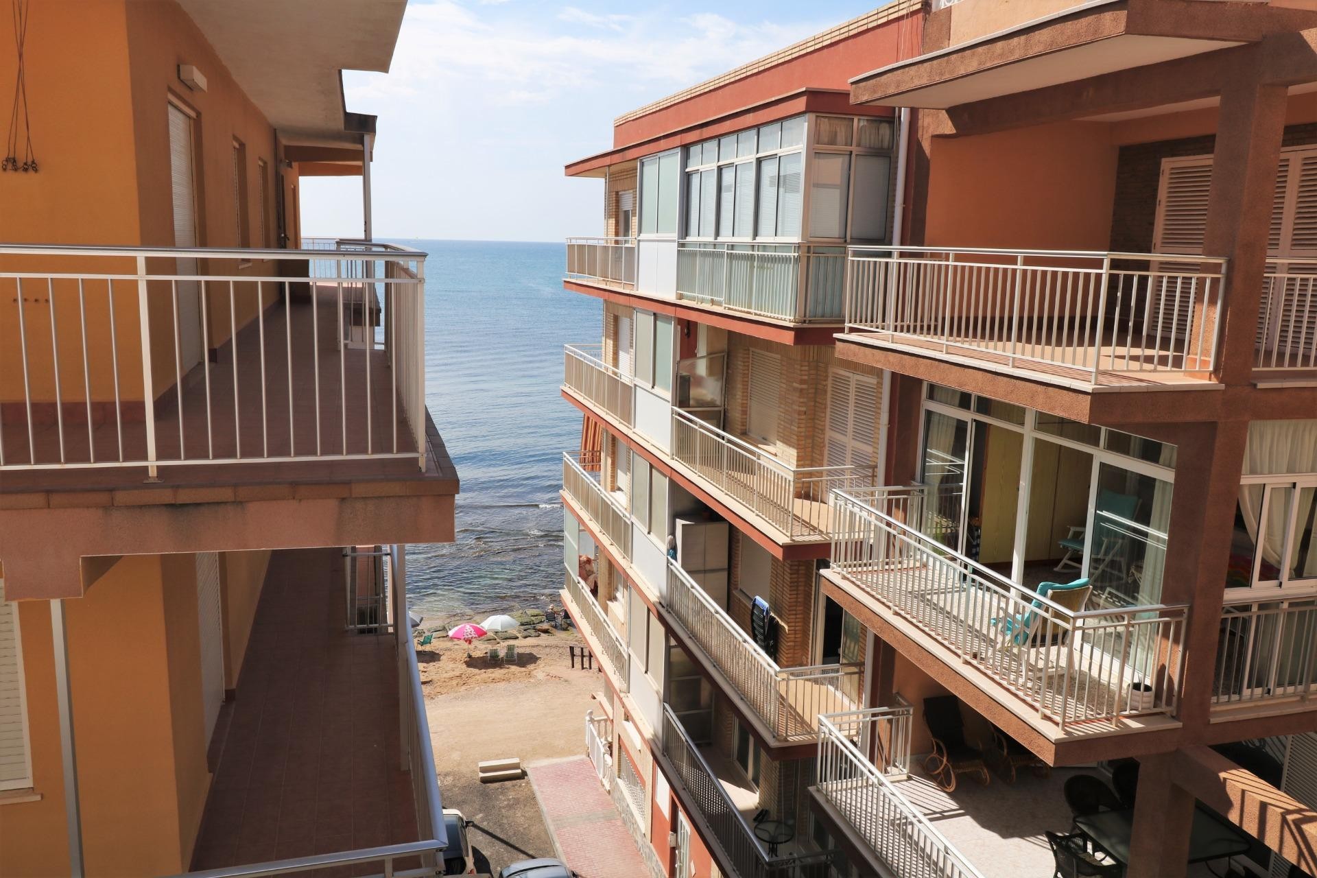 Återförsäljning - Takvåning -
Torrevieja - Playa De Los Naufragos