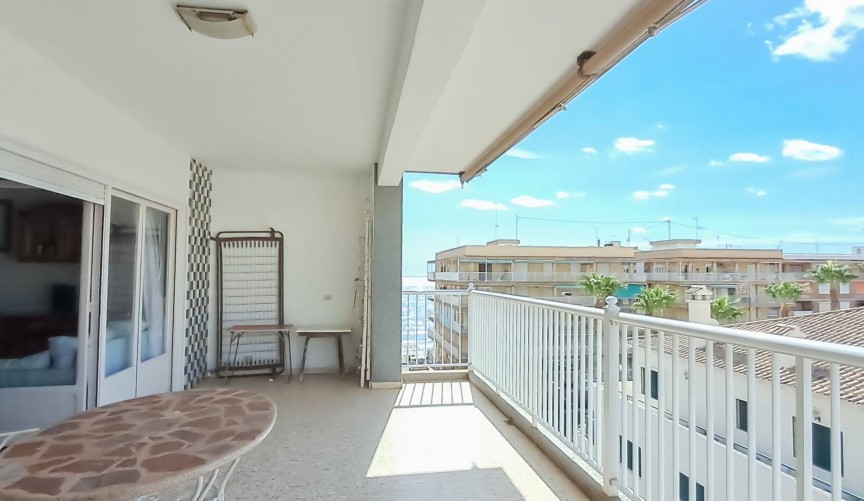 Återförsäljning - Takvåning -
Torrevieja - Playa De Los Naufragos