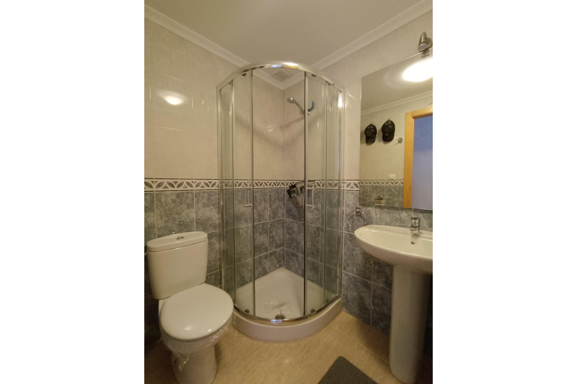 Återförsäljning - Town House -
Avileses - Jerónimo Y Avileses