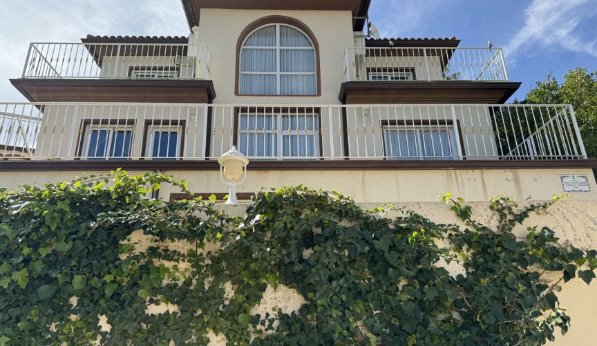 Återförsäljning - Town House -
Callosa D'en Sarria - Inland