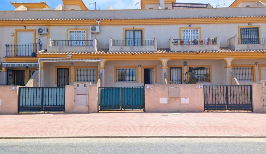 Återförsäljning - Town House -
Daya Nueva - Costa Blanca