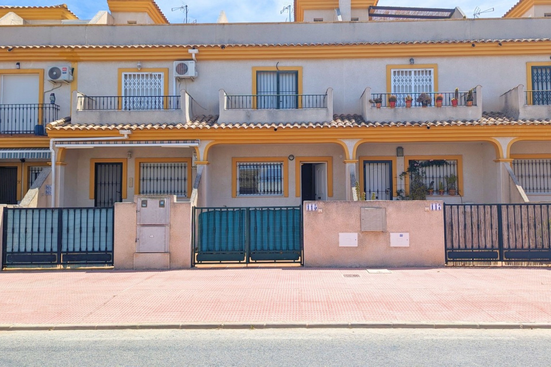 Återförsäljning - Town House -
Daya Nueva - Costa Blanca