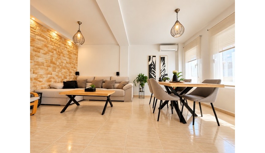 Återförsäljning - Town House -
Daya Nueva - Costa Blanca