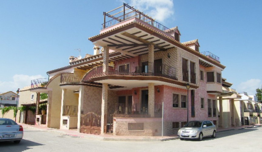 Återförsäljning - Town House -
Daya Nueva - Costa Blanca