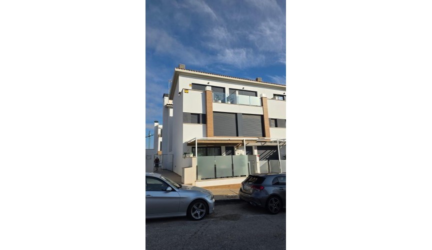 Återförsäljning - Town House -
Guardamar del Segura - Los Secanos