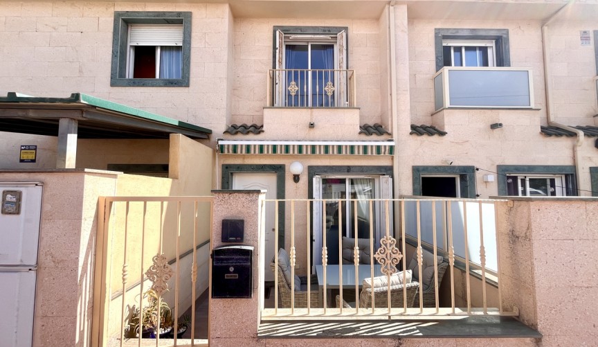 Återförsäljning - Town House -
La Mata - Costa Blanca