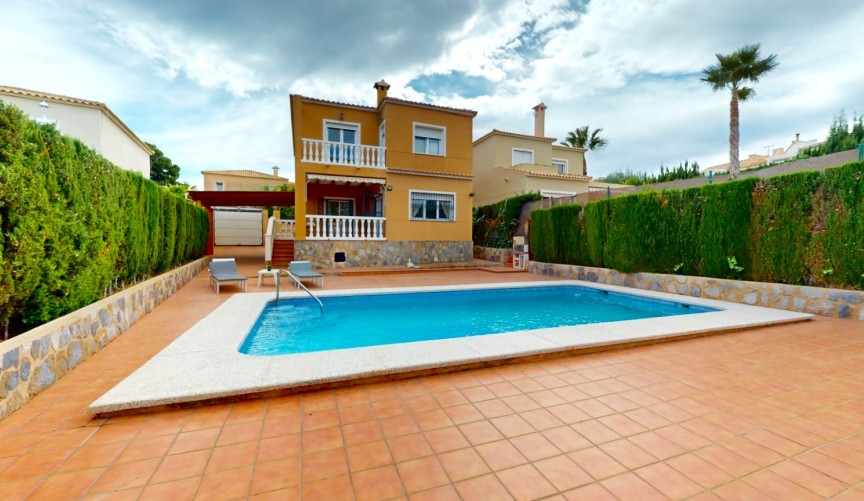 Återförsäljning - Town House -
La Nucía - Costa Blanca