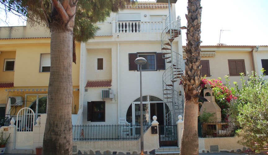 Återförsäljning - Town House -
Mil Palmeras - Costa Blanca