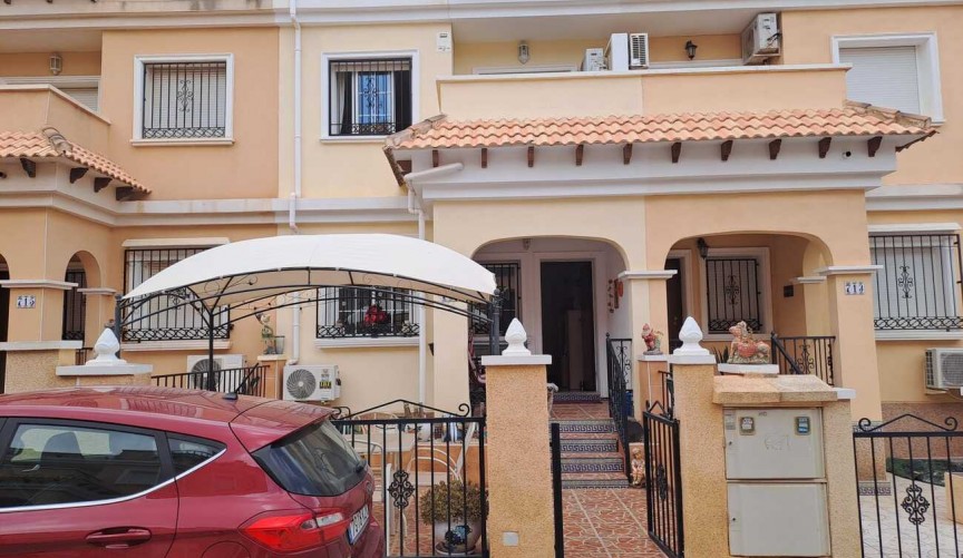 Återförsäljning - Town House -
Orihuela Costa - Costa Blanca