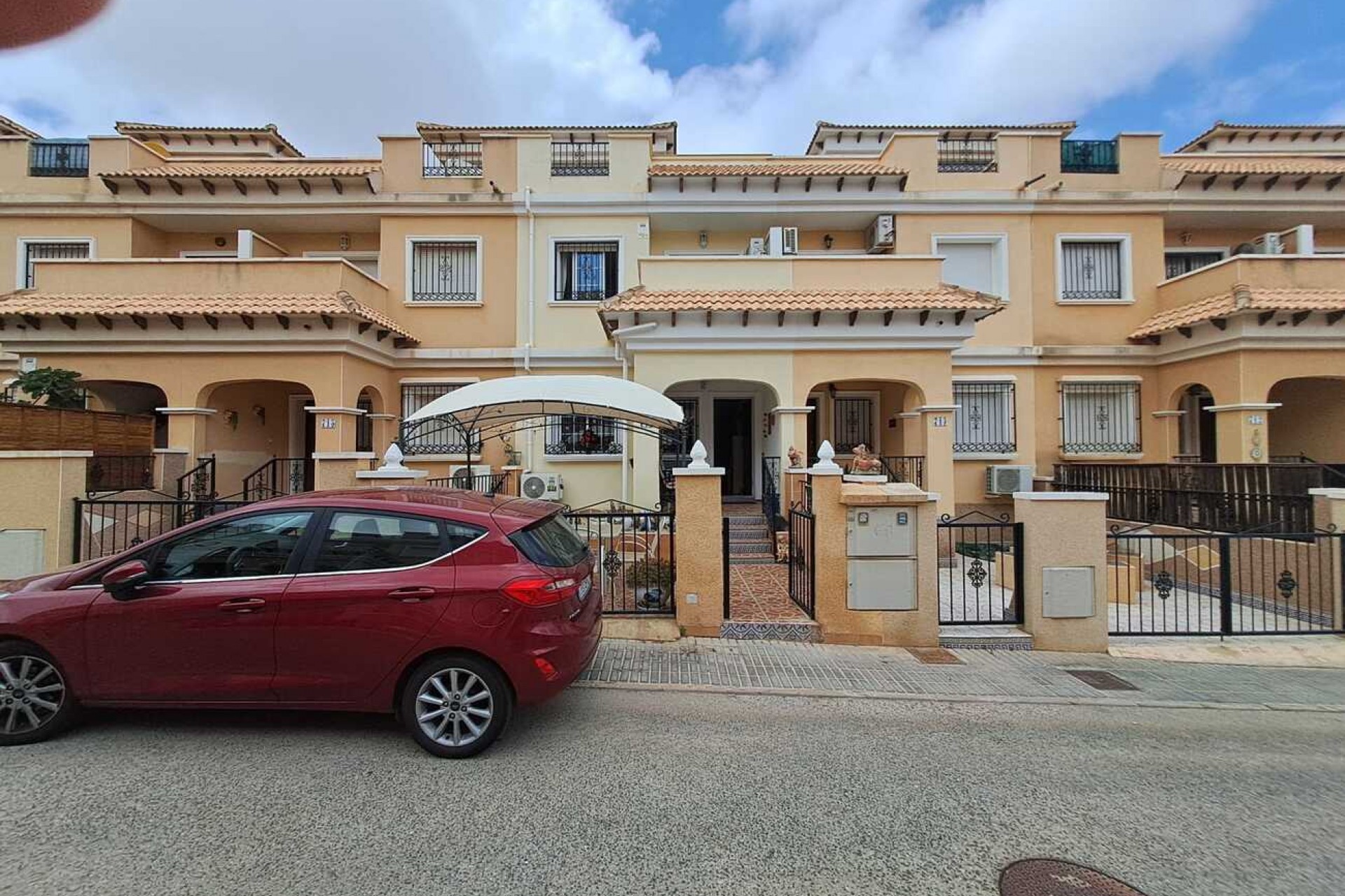 Återförsäljning - Town House -
Orihuela Costa - Costa Blanca