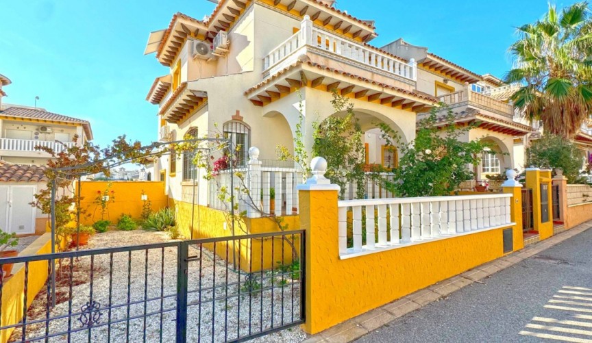 Återförsäljning - Town House -
Orihuela Costa - Costa Blanca