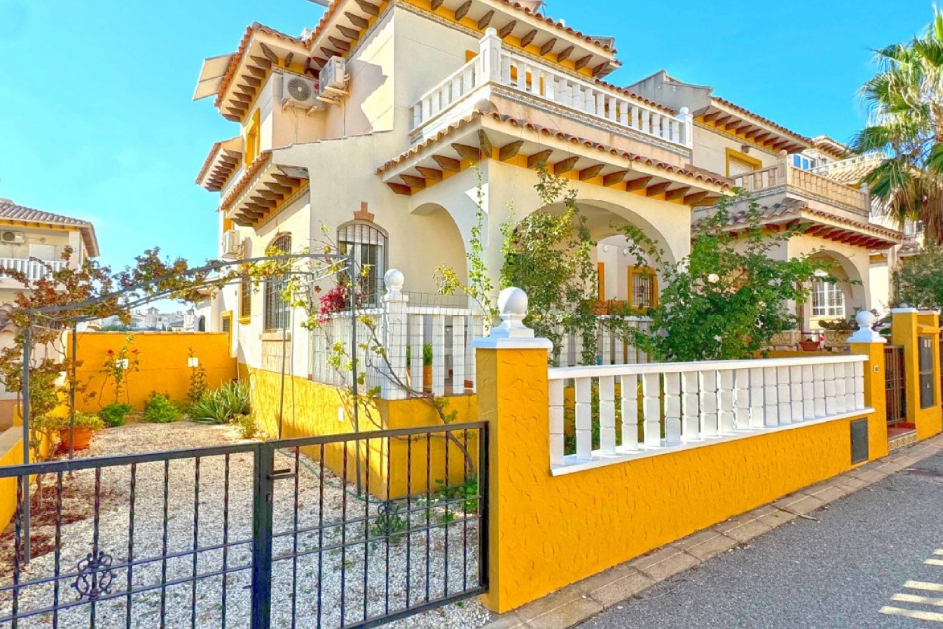 Återförsäljning - Town House -
Orihuela Costa - Costa Blanca