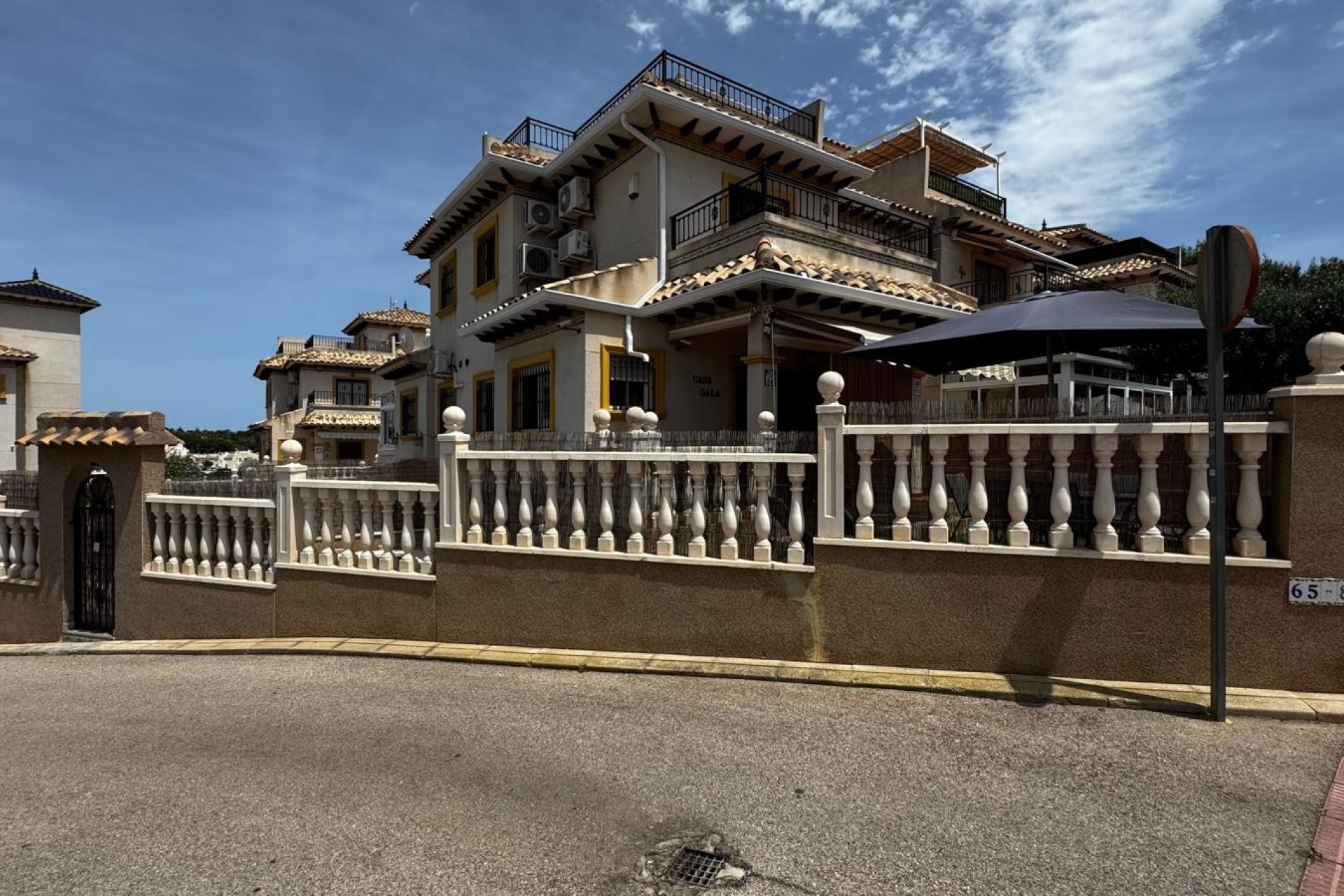 Återförsäljning - Town House -
Orihuela Costa - Costa Blanca