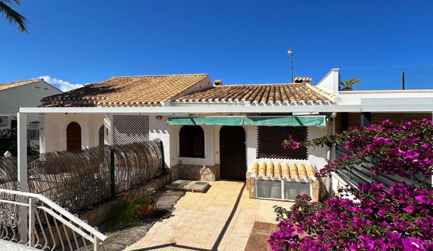 Återförsäljning - Town House -
Orihuela Costa - Costa Blanca